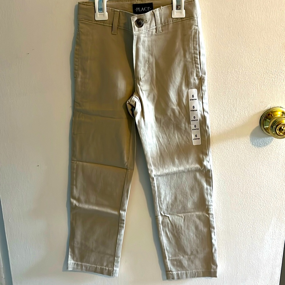 Children’s Place Boy’s size 6 slim stretch khakis